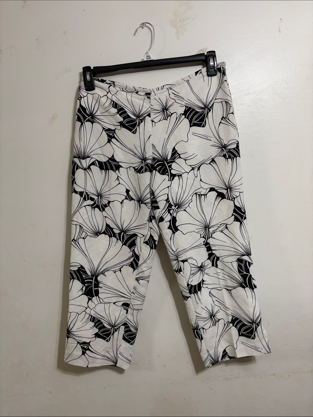 LOFT Black & White Floral Cropped Pants